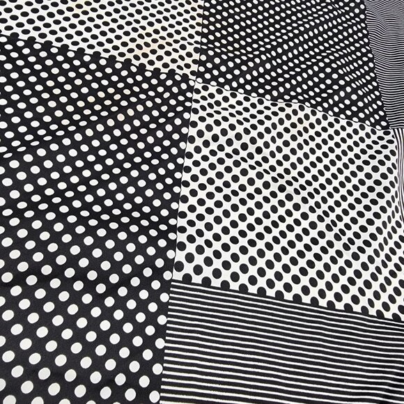 Remington Square Black White Scarf Polyester 23 In Note‎ FLAWS - Picture 4 of 6